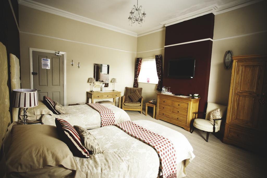 Vale House Bed & Breakfast Саутпорт Стая снимка